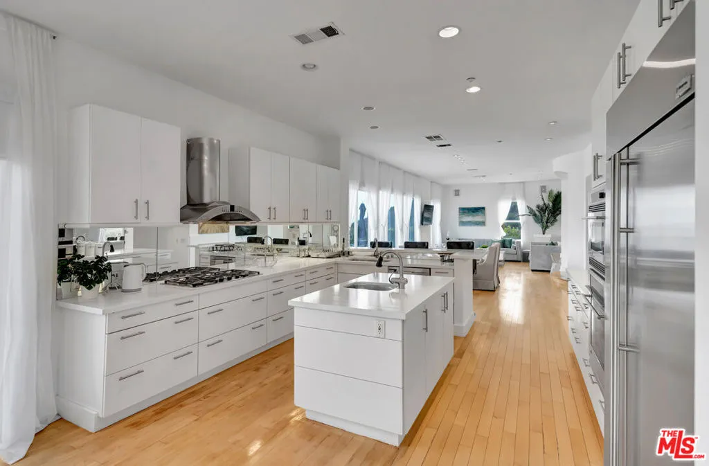 2752 Stone View Court, Los Angeles, California 90068 home-pic-7